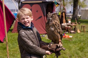 Lebendiges Mittelalter auf den Wiesen am Chiemsee im Seepark Bernau – Felden
