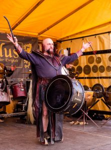 Lebendiges Mittelalter auf den Wiesen am Chiemsee im Seepark Bernau – Felden