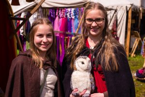 Lebendiges Mittelalter auf den Wiesen am Chiemsee im Seepark Bernau – Felden