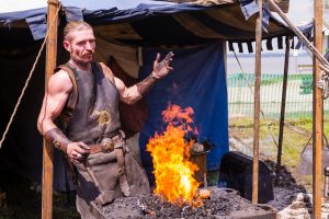Lebendiges Mittelalter auf den Wiesen am Chiemsee im Seepark Bernau – Felden