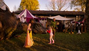 Lebendiges Mittelalter auf den Wiesen am Chiemsee im Seepark Bernau – Felden