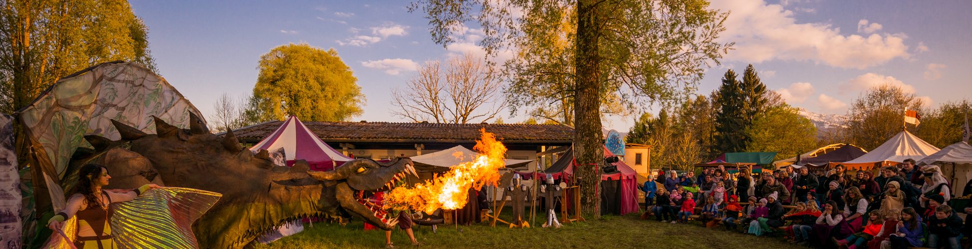 Lebendiges Mittelalter auf den Wiesen am Chiemsee im Seepark Bernau – Felden