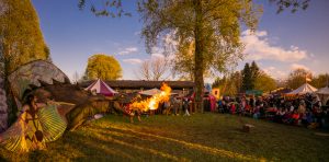 Lebendiges Mittelalter auf den Wiesen am Chiemsee im Seepark Bernau – Felden