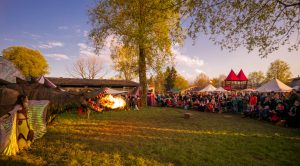 Lebendiges Mittelalter auf den Wiesen am Chiemsee im Seepark Bernau – Felden