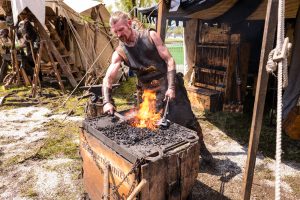 Lebendiges Mittelalter auf den Wiesen am Chiemsee im Seepark Bernau – Felden
