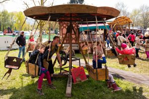 Lebendiges Mittelalter auf den Wiesen am Chiemsee im Seepark Bernau – Felden