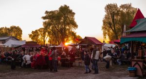 Lebendiges Mittelalter auf den Wiesen am Chiemsee im Seepark Bernau – Felden