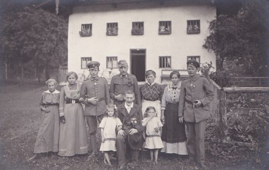 sach 11 212 Familie Bauer Hainbach und der alte Lanninger Vater (1)