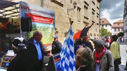 Auch die Rückseite des Standes findet Beachtung