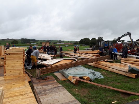 Aufraeumarbeiten Zeilingers Festzelt