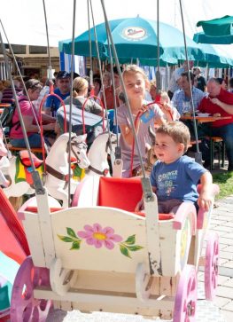 110910_Laurenzimarkt_Bernau_-Kinderf-Karussel_04
