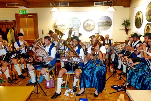 kl-3Musikanten im Schuetzenhaus