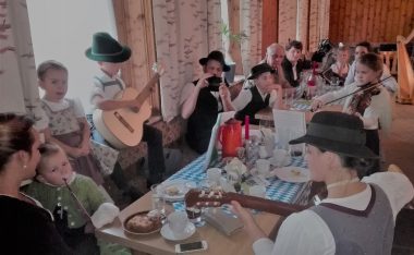 kl-03 Huaglkinder und Cousine