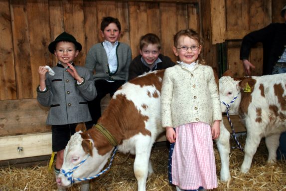 1KinderundKälber1