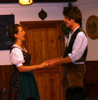 Bild 1 Gesangseinlage Evi und Nazl