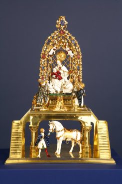 Altoettinger-Schatzkammer-Goldenes-Roessl-Foto-Heiner-Heine