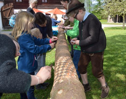 BHM_Maibaum schnitzen