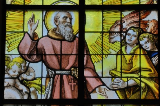 Bruder-Konrad-Engel-Himmel-Glasfenster-Altoetting-Heiner-Heine