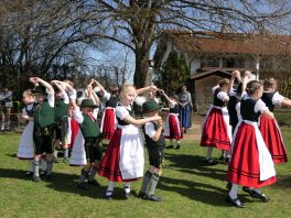 P032GwandundTrachtenmarktAßling