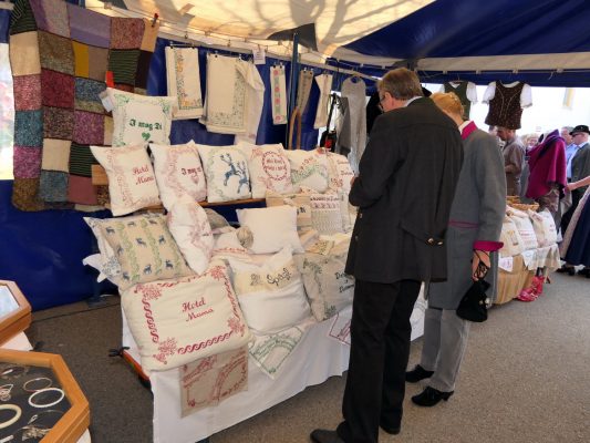 P041GwandundTrachtenmarktAßling