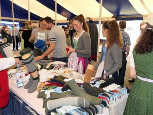 P044GwandundTrachtenmarktAßling