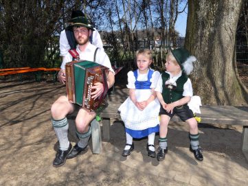 P102GwandundTrachtenmarktAßling