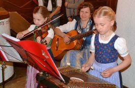 kl-Mit Geige bei Volksmusikwoche