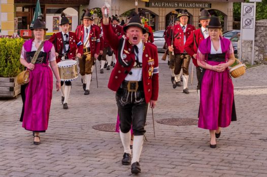 01-Marsch mit Trommler