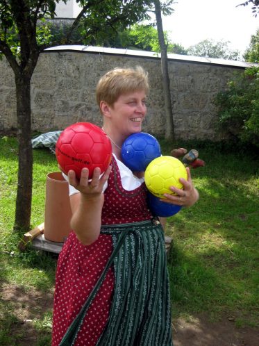 1SophieSpoeckmitBauerngolfbaellen