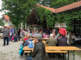 Buntes Treiben am Maimarkt Uebersee