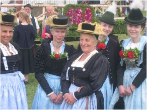 1PrienerTrachtlerinnen