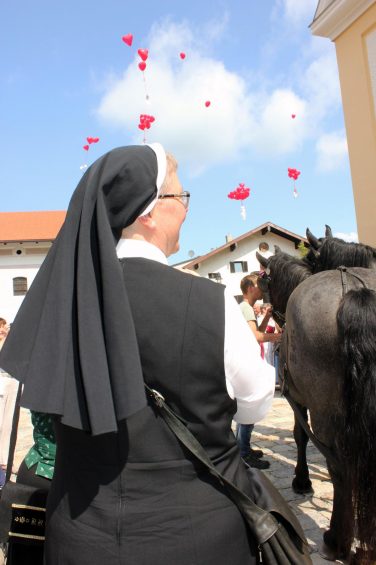 K1600_Aschau verabschiedet Klosterschwestern_Foto H. Reiter (16)