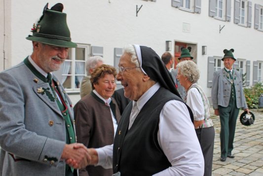 K1600_Aschau verabschiedet Klosterschwestern_Foto H. Reiter (4)