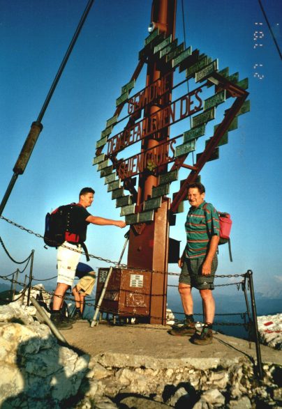 Kreuz-Fundament und 2 Pers.