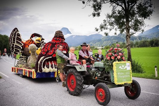blumenkorso-2018-adlerfamilie-altenwohnheim-ebbs-candreasroscher-2