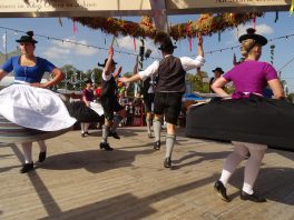 Oberlandler auf der Wiesn (2)