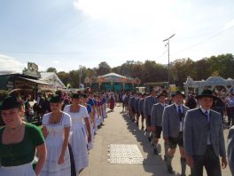 Oberlandler auf der Wiesn (3)