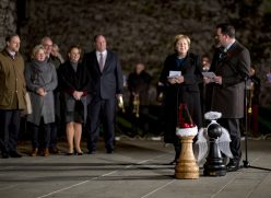 Uebergabe der Weihnachtsbaeume an das Bundeskanzleramt