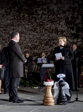 Uebergabe der Weihnachtsbaeume an das Bundeskanzleramt