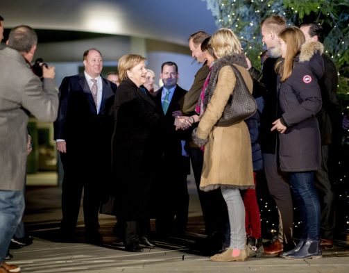 Uebergabe der Weihnachtsbaeume an das Bundeskanzleramt