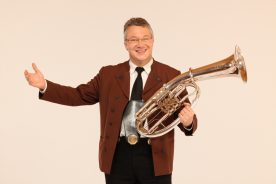 Ernst-Hutter-Solo-mit-Instrument-Rene-Traut
