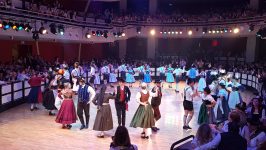 02_Oide Wiesn Ball (Auftritt der Repraesentantenpaare_01)