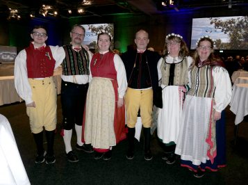 P1000096_m_HelAmb_Kulturella Folkdansgiller Schweden