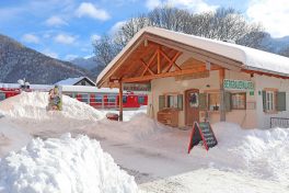 kl-am Hans-Clarin-Platz in Aschau_Foto H. Reiter