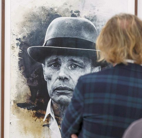 menschenskinder_Blick in die Ausstellung_Stephan Reusse_Joseph Beuys_Foto Martin Weiand