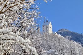 Bezuckerte Baeume mit Schloss Hohenaschau_Foto H. Reiter