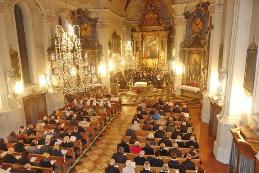 kl-1Blick in Kirche 2