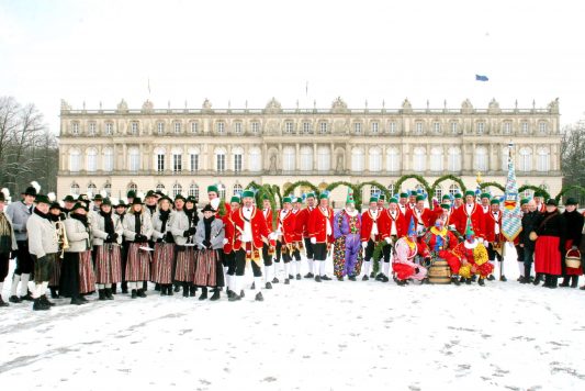 kl-3SchäfflerKircheim-KönigsschlossmitMusik