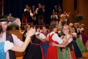 Maiansingen 18_anschliessender Tanz mit der Liachtmess Musi