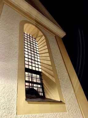 kl-Hinter diesen Maurern_Foto H. Reiter